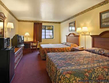 Super 8 By Wyndham Claremore Ok Екстериор снимка